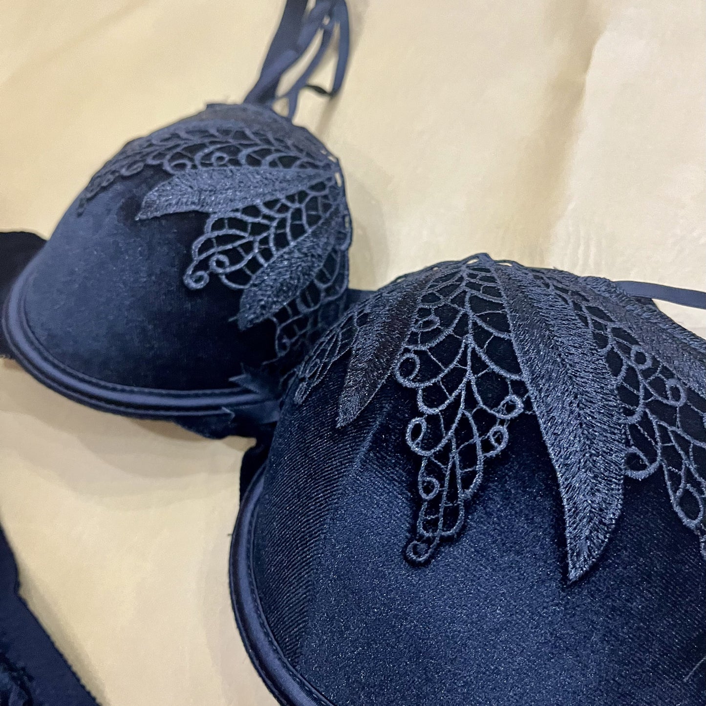 Luxe Petal Lace bra & Panty Set .