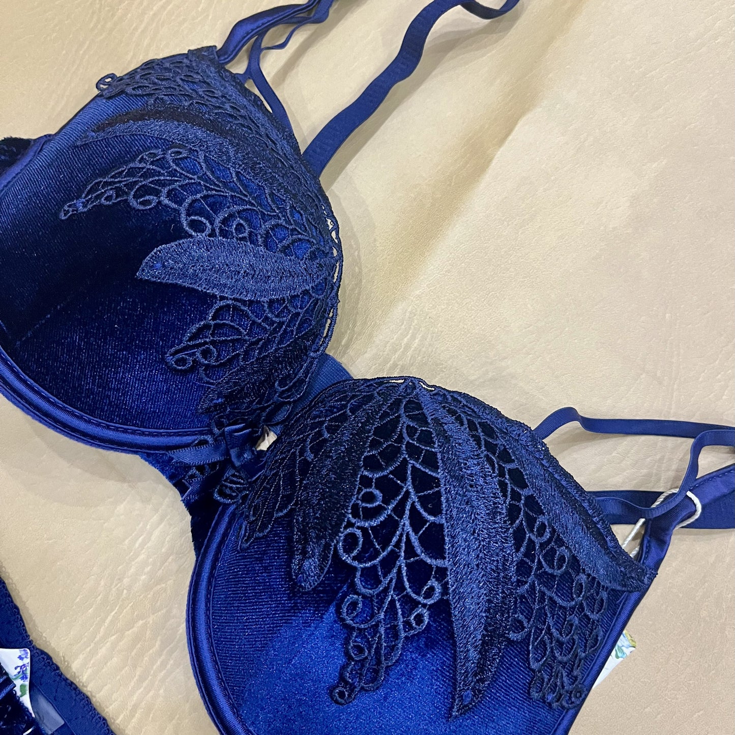 Luxe Petal Lace bra & Panty Set .