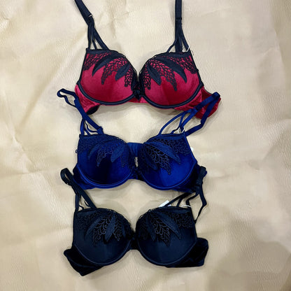 Luxe Petal Lace bra & Panty Set .