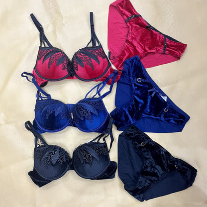 Luxe Petal Lace bra & Panty Set .